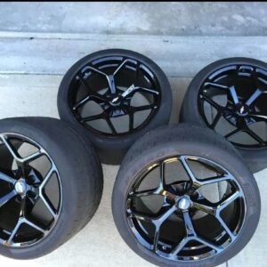 Camaro z28 wheels Oem 2014 camaro z28 wheels, trofeo r tires all around need replacing, comes with all tpms, caps and tires